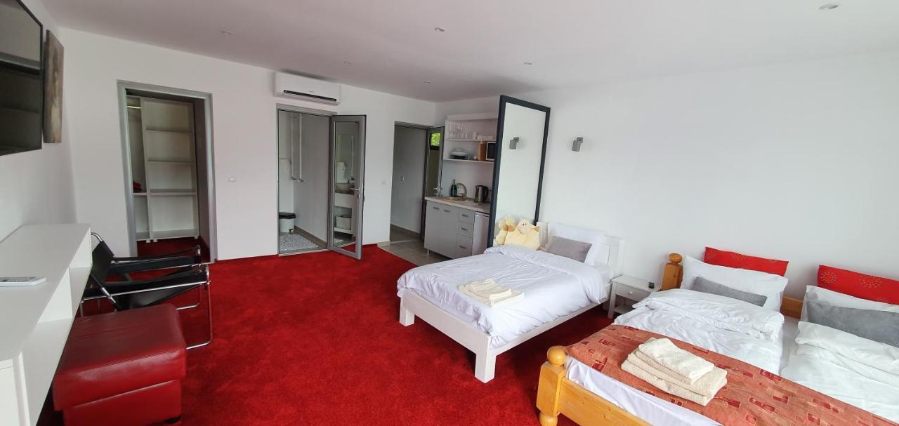 Modern Rooms Colibita Bagian luar foto
